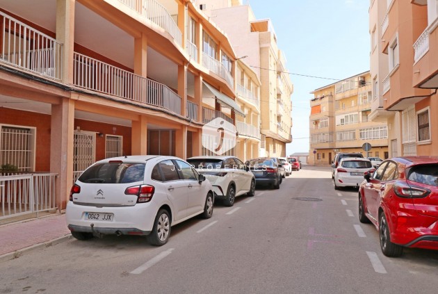 Z drugiej ręki - Mieszkanie w bloku -
Torrevieja - La Mata Pueblo