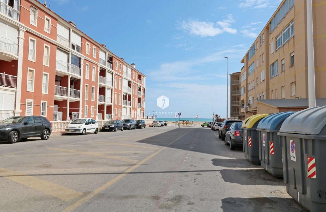 Z drugiej ręki - Mieszkanie w bloku -
Torrevieja - La Mata Pueblo