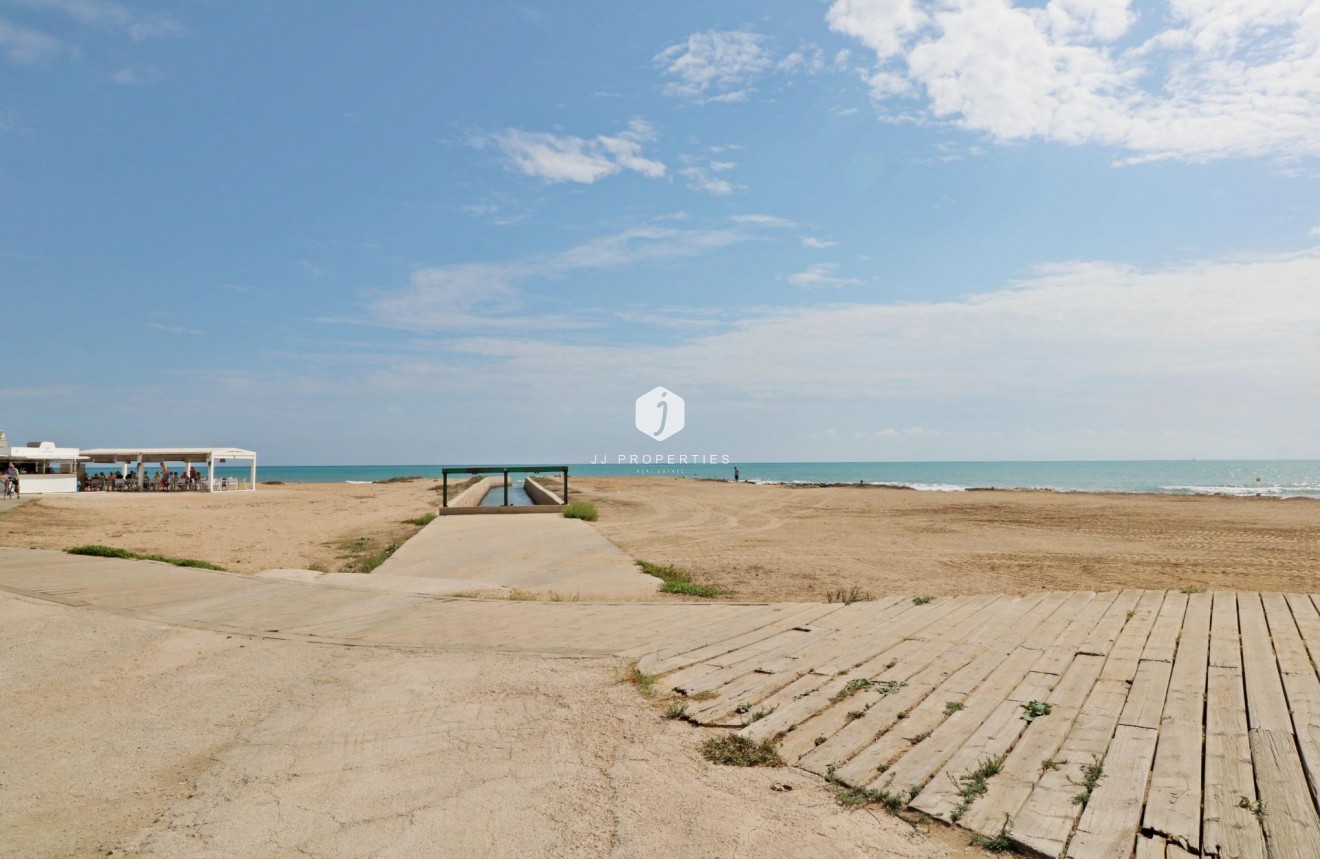Z drugiej ręki - Mieszkanie w bloku -
Torrevieja - La Mata Pueblo