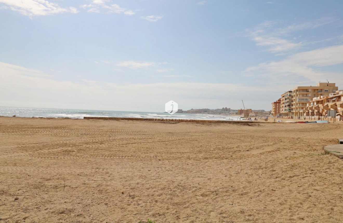 Z drugiej ręki - Mieszkanie w bloku -
Torrevieja - La Mata Pueblo