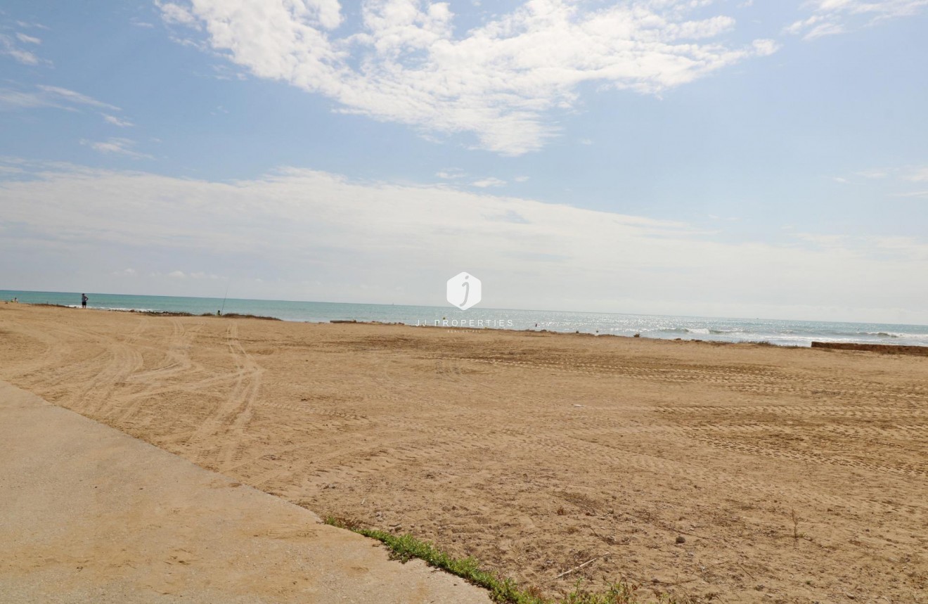 Z drugiej ręki - Mieszkanie w bloku -
Torrevieja - La Mata Pueblo