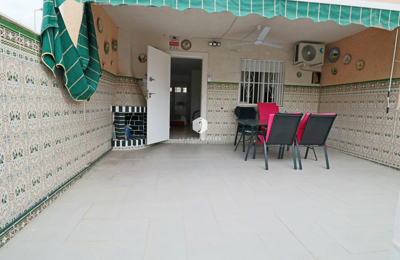 Resale - Chalet -
Torrevieja - Playa de los Naufragos