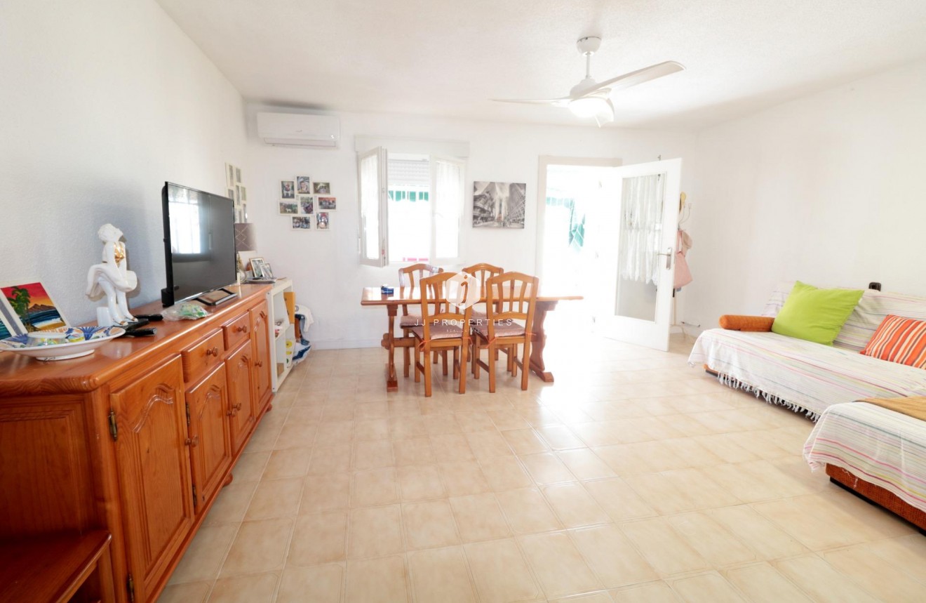 Resale - Chalet -
Torrevieja - Playa de los Naufragos