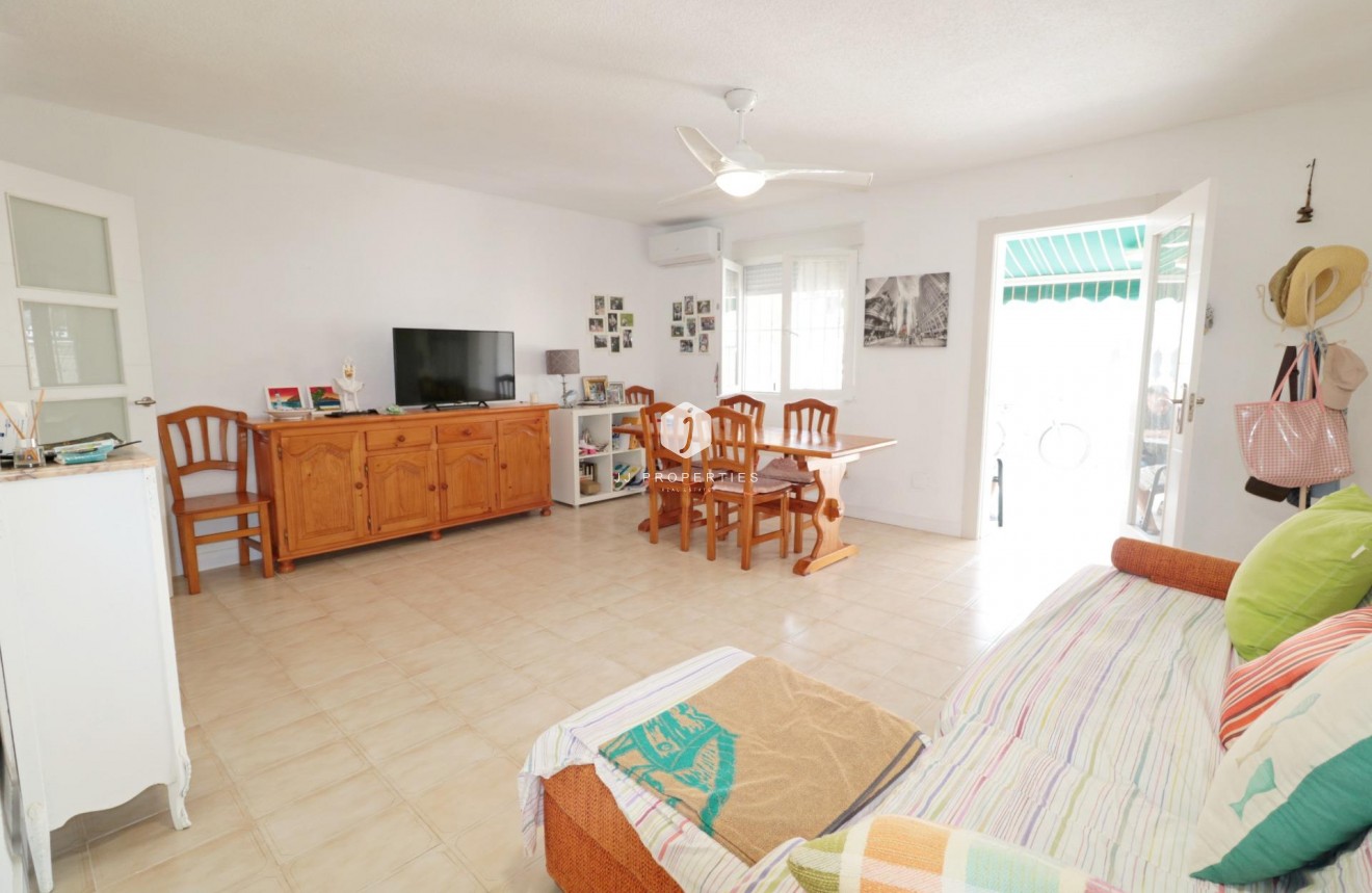 Resale - Chalet -
Torrevieja - Playa de los Naufragos