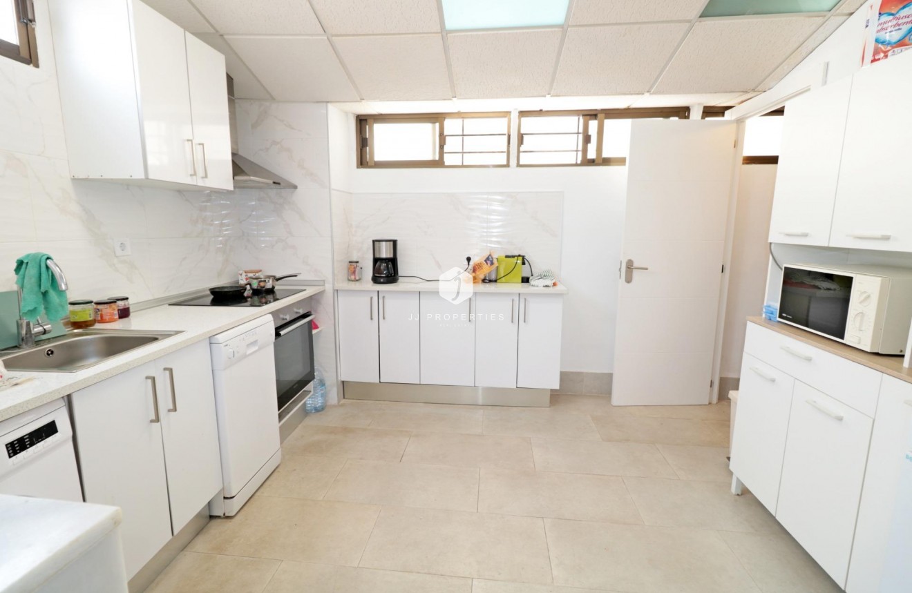 Resale - Chalet -
Torrevieja - Playa de los Naufragos