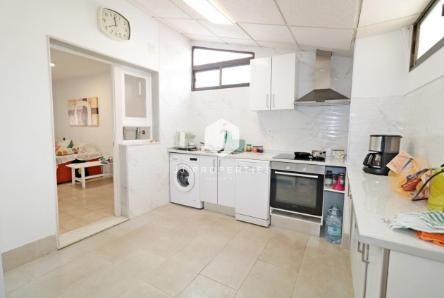 Resale - Chalet -
Torrevieja - Playa de los Naufragos