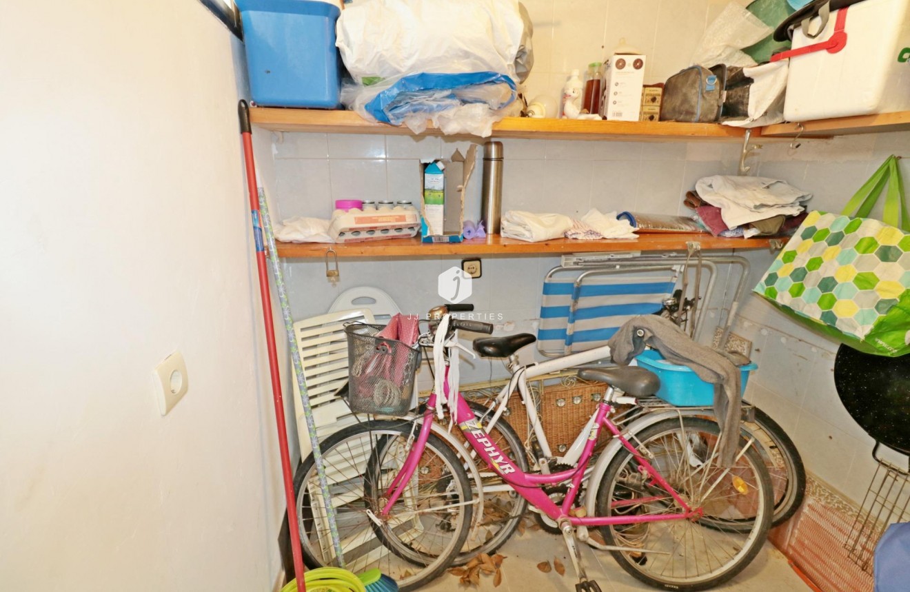 Resale - Chalet -
Torrevieja - Playa de los Naufragos