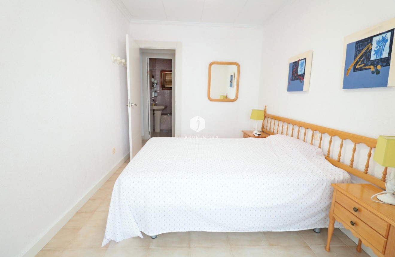 Resale - Chalet -
Torrevieja - Playa de los Naufragos