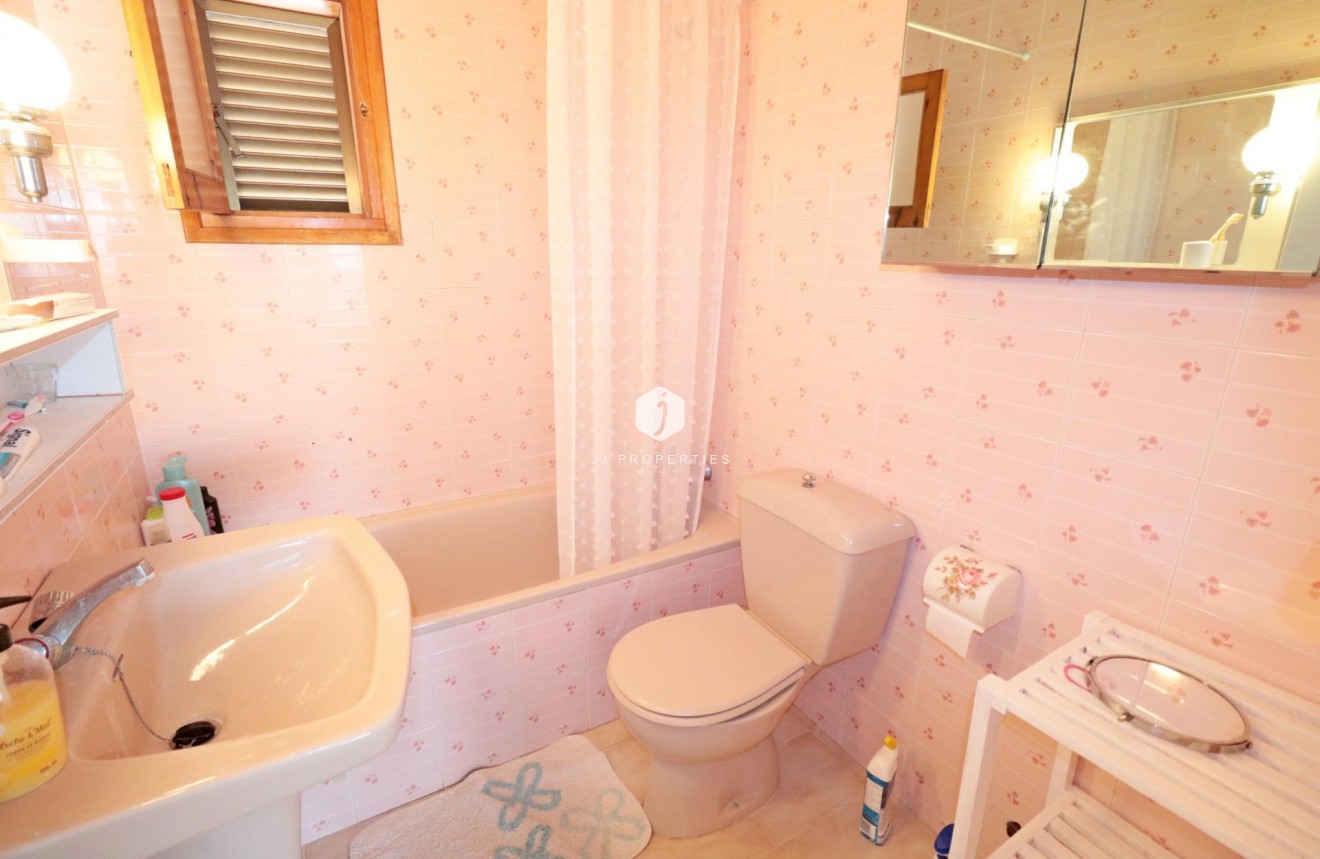 Resale - Chalet -
Torrevieja - Playa de los Naufragos