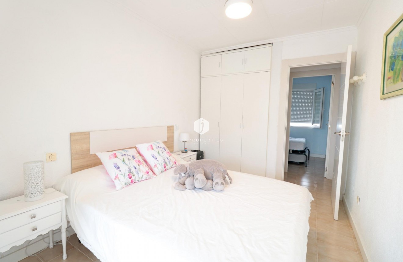 Resale - Chalet -
Torrevieja - Playa de los Naufragos
