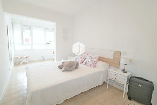Resale - Chalet -
Torrevieja - Playa de los Naufragos