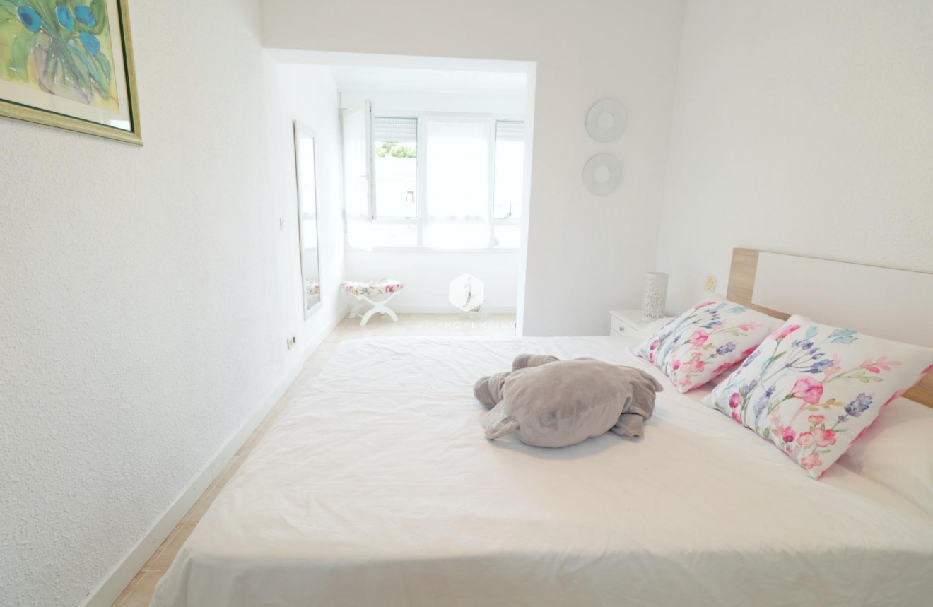 Resale - Chalet -
Torrevieja - Playa de los Naufragos