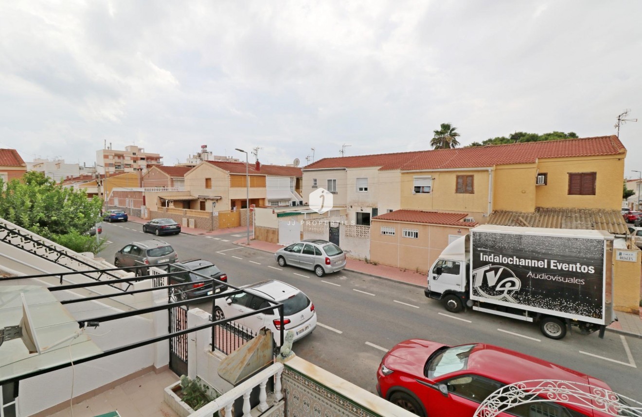 Resale - Chalet -
Torrevieja - Playa de los Naufragos