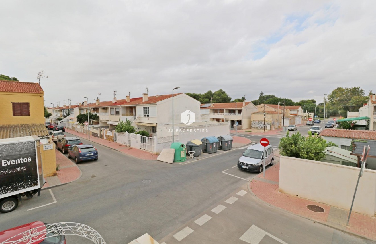 Resale - Chalet -
Torrevieja - Playa de los Naufragos