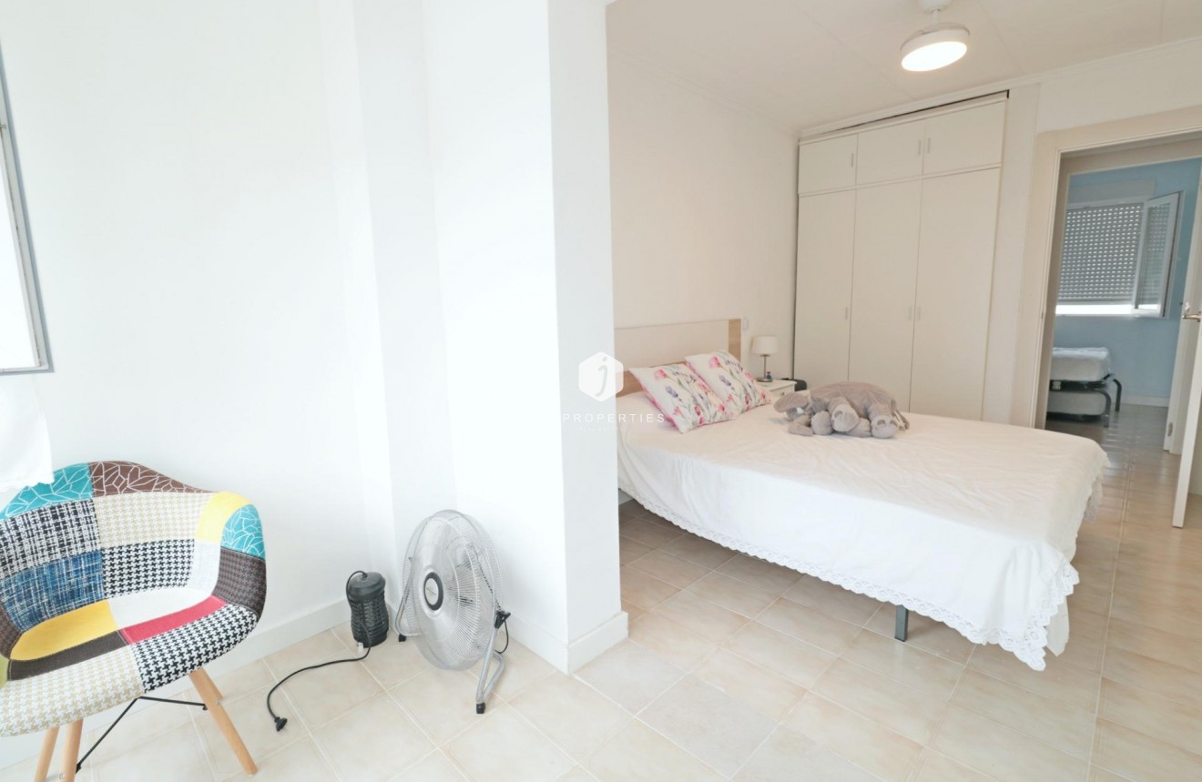 Resale - Chalet -
Torrevieja - Playa de los Naufragos