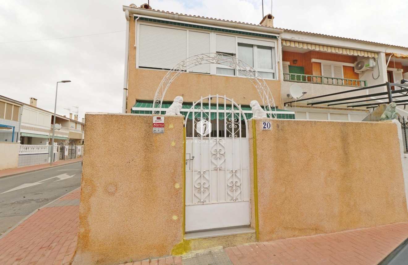 Resale - Chalet -
Torrevieja - Playa de los Naufragos