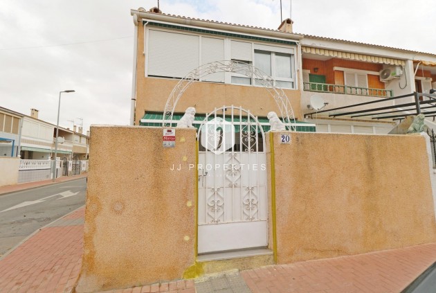 Resale - Chalet -
Torrevieja - Playa de los Naufragos
