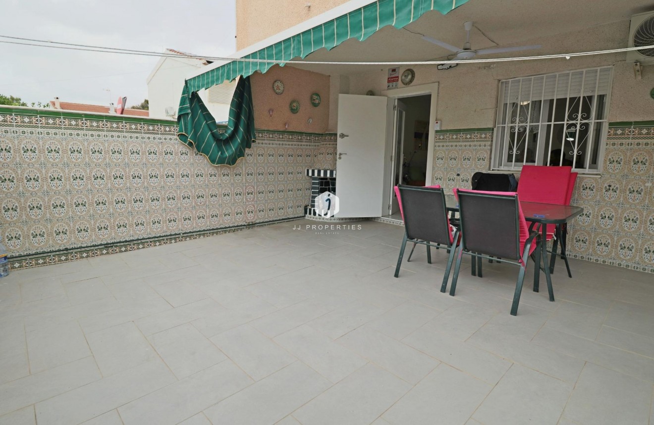 Resale - Chalet -
Torrevieja - Playa de los Naufragos
