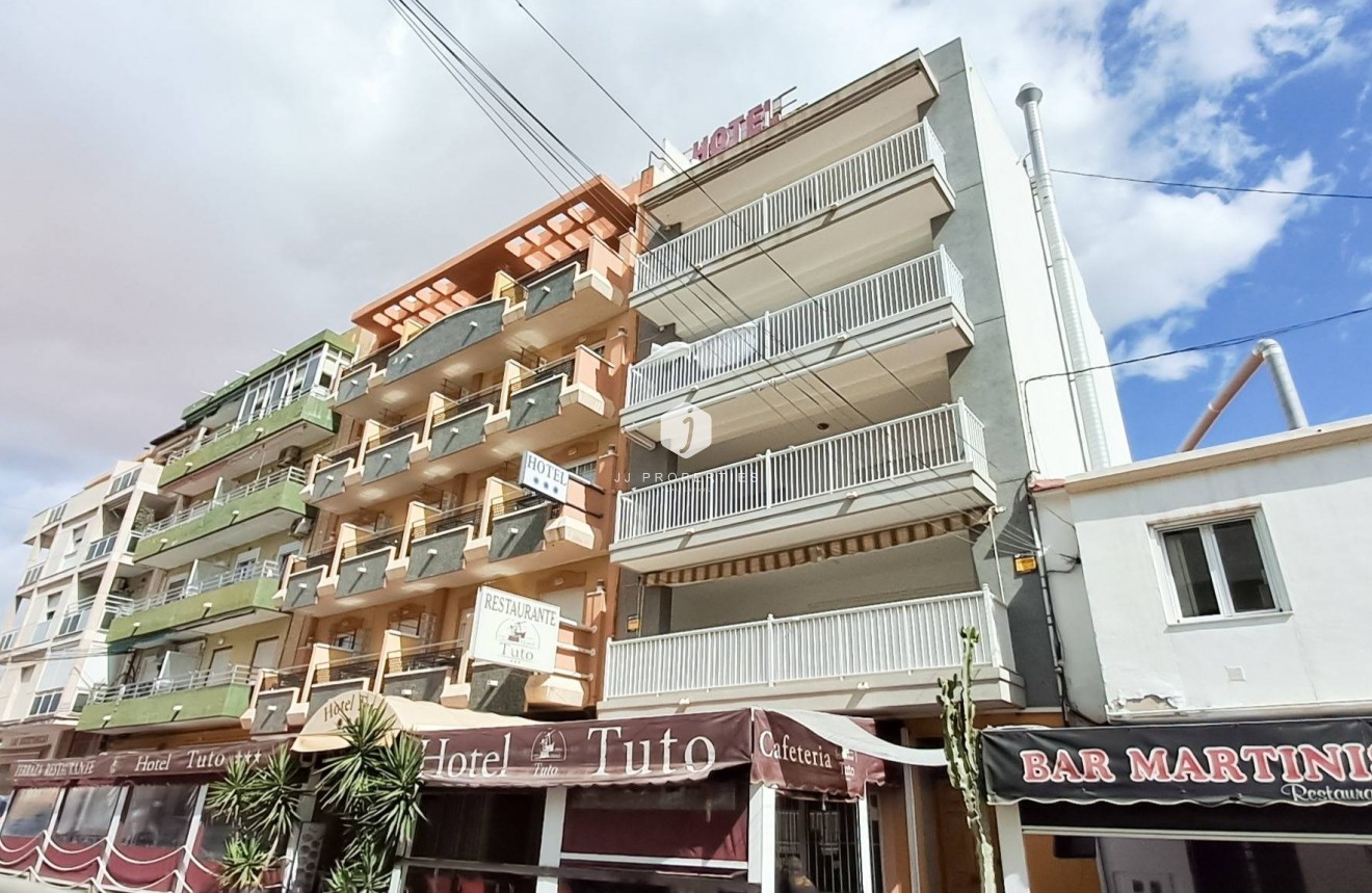 Aus zweiter Hand - Penthouse -
Torrevieja - Playa de los Naufragos