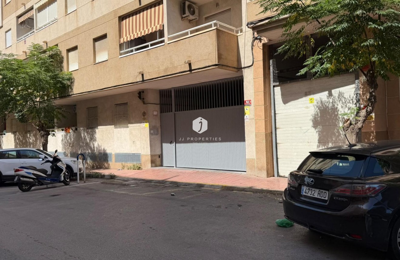 Z drugiej ręki - Mieszkanie w bloku -
Torrevieja - Centro - Muelle Pesquero