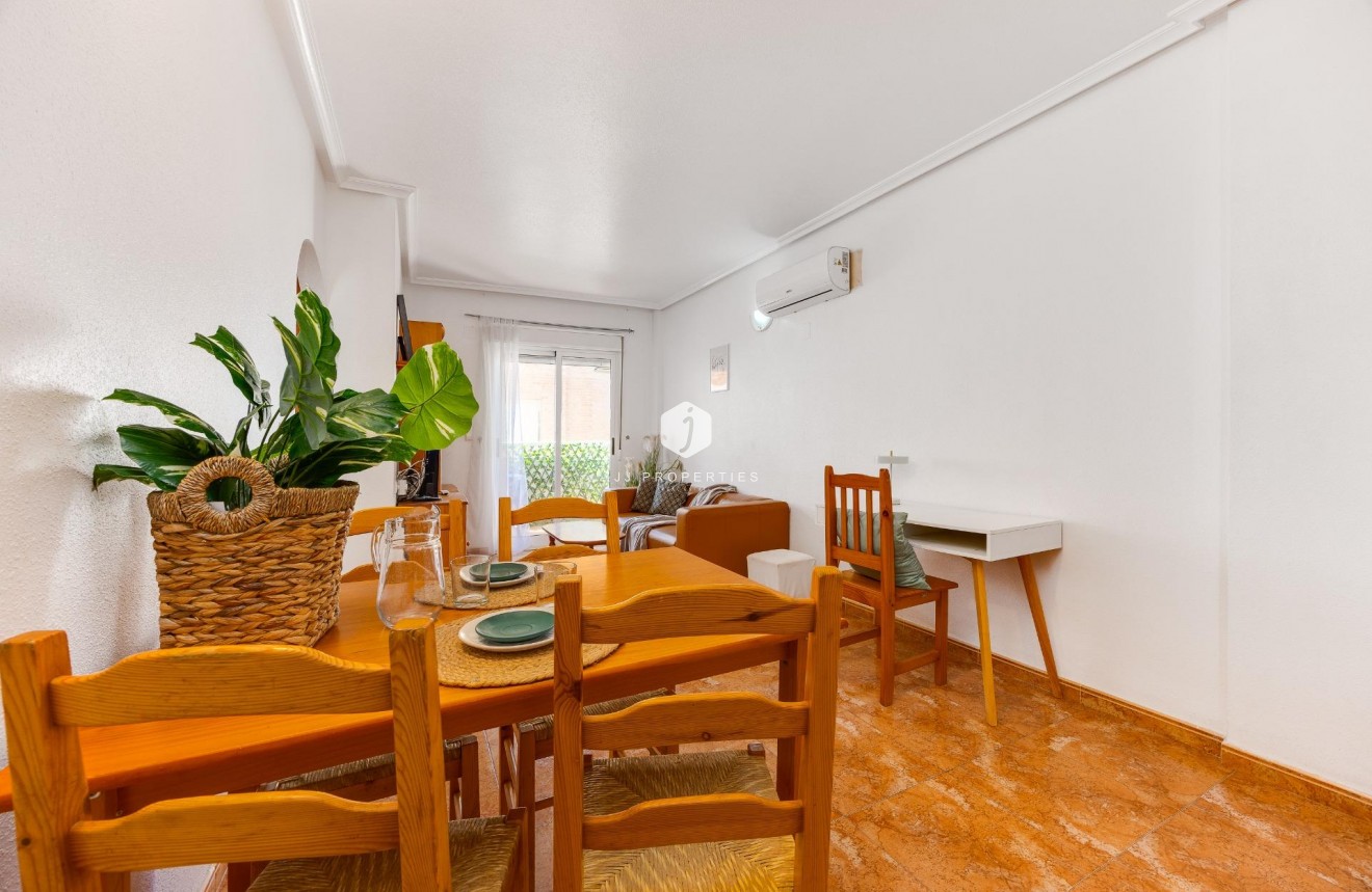Segunda mano - Apartamento / piso -
Torrevieja - Centro