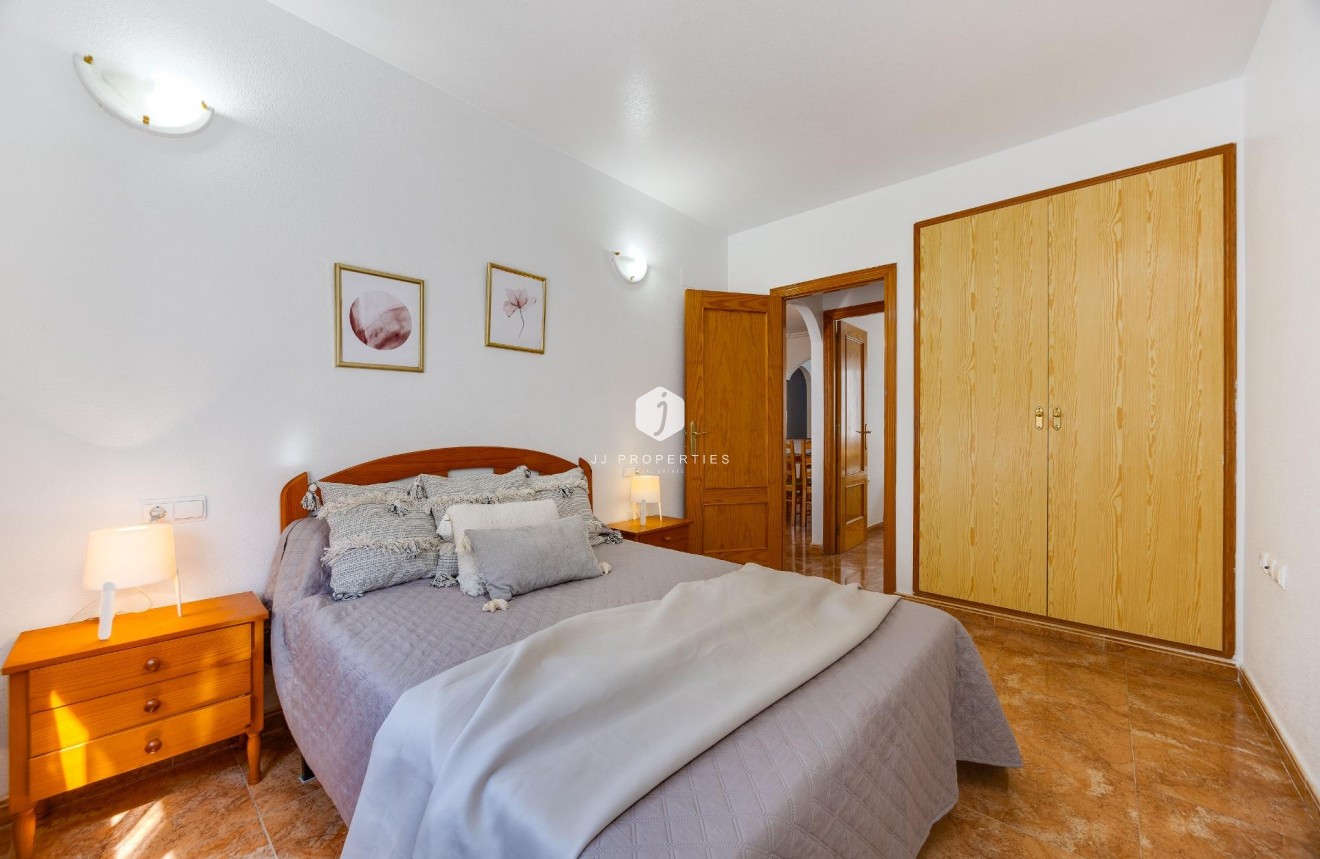 Segunda mano - Apartamento / piso -
Torrevieja - Centro