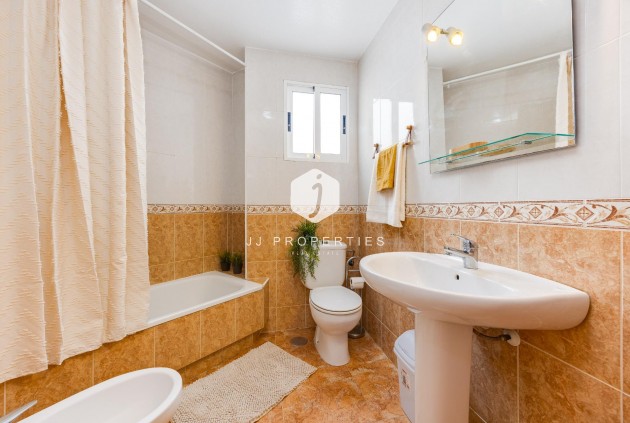 Segunda mano - Apartamento / piso -
Torrevieja - Centro