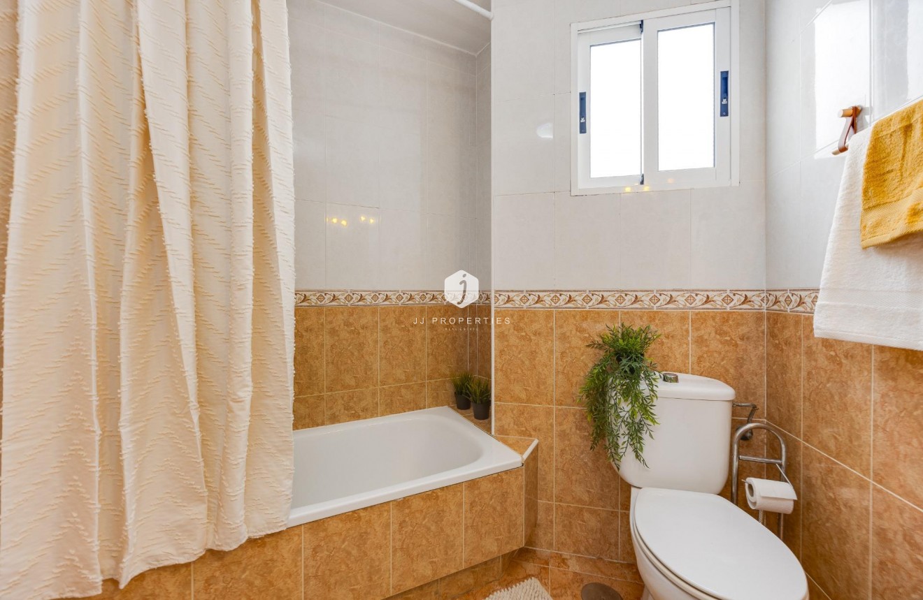 Segunda mano - Apartamento / piso -
Torrevieja - Centro