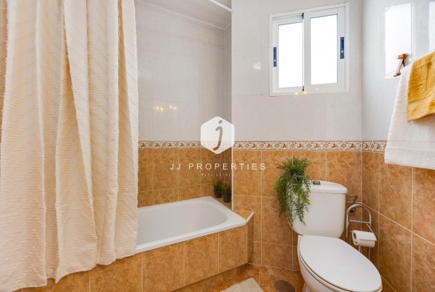 Segunda mano - Apartamento / piso -
Torrevieja - Centro
