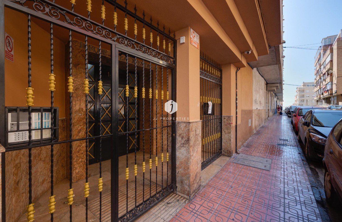 Segunda mano - Apartamento / piso -
Torrevieja - Centro