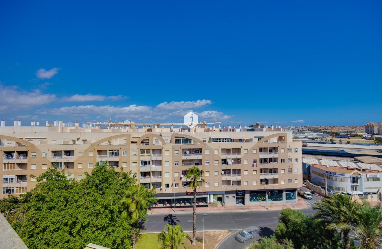 Segunda mano - Apartamento / piso -
Torrevieja - Centro