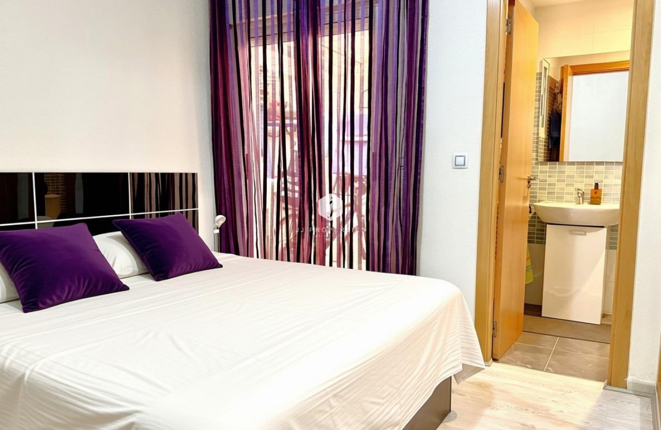 D'occasion - Appartement -
Torrevieja - El molino