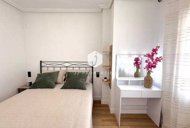 D'occasion - Appartement -
Torrevieja - Costa Blanca