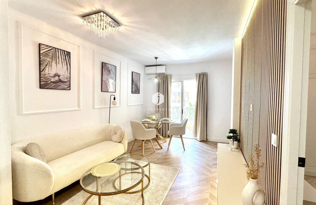 Aus zweiter Hand - Wohnung -
Torrevieja - Centro