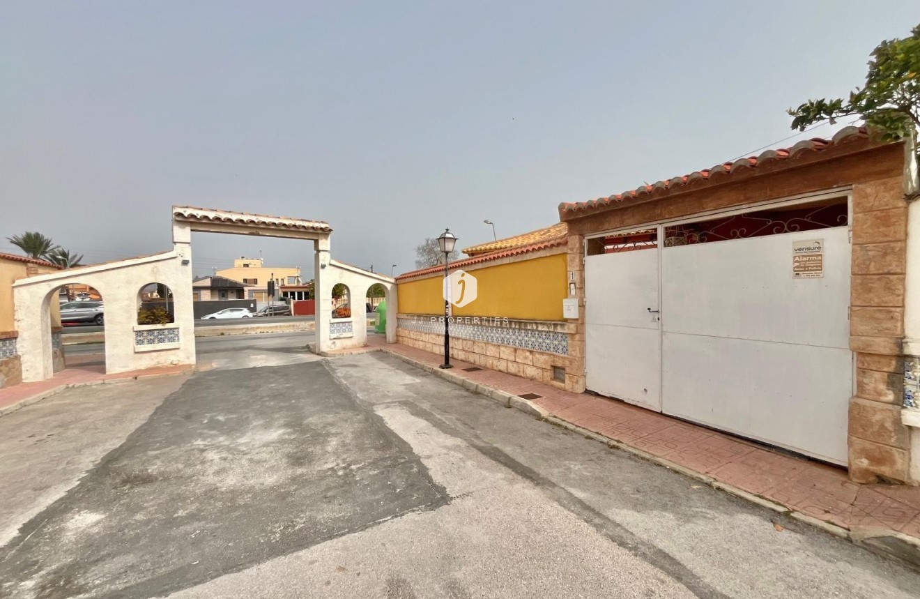 Aus zweiter Hand - Villa -
Torrevieja - Los Balcones - Los Altos del Edén