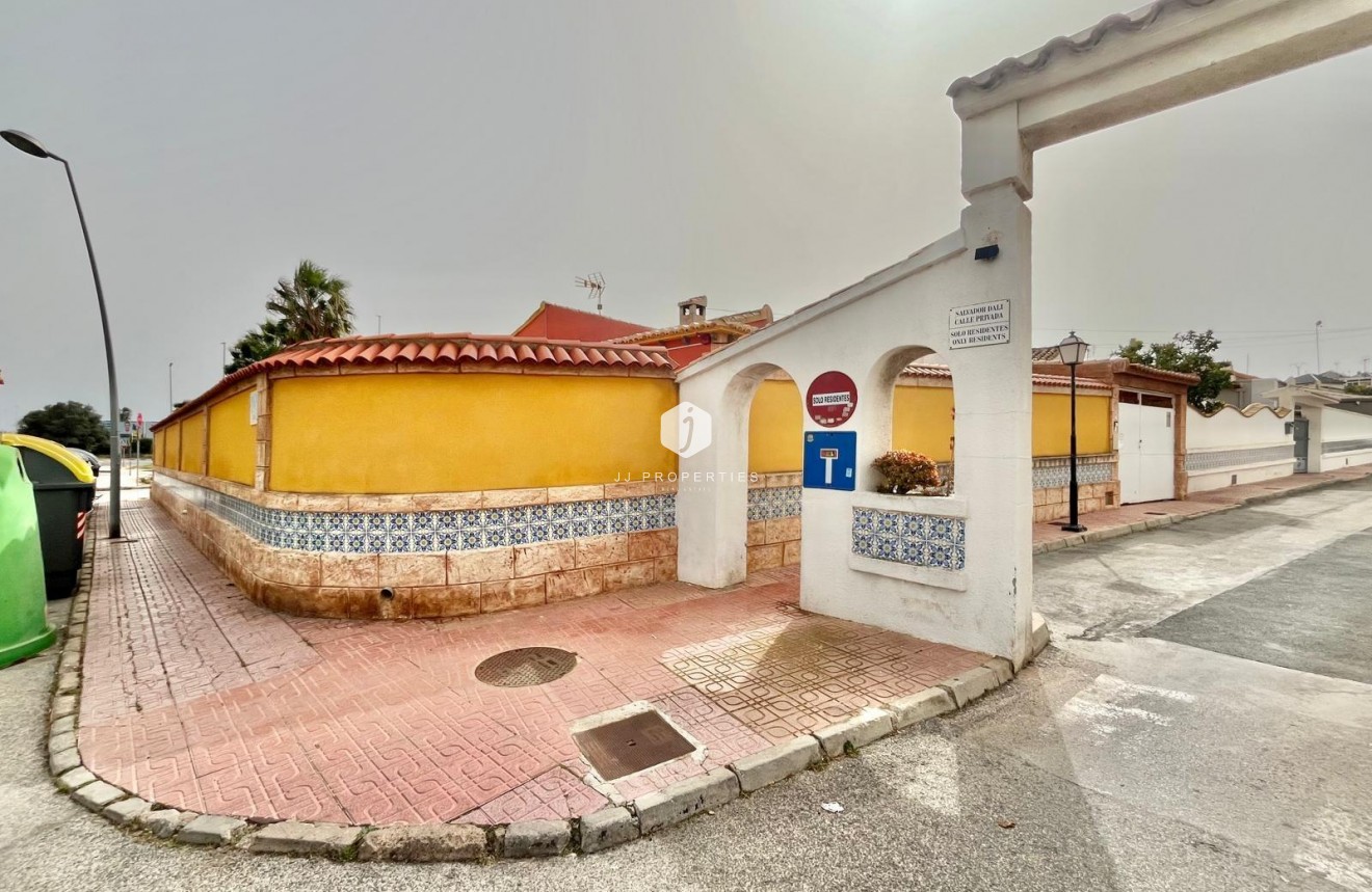 Aus zweiter Hand - Villa -
Torrevieja - Los Balcones - Los Altos del Edén