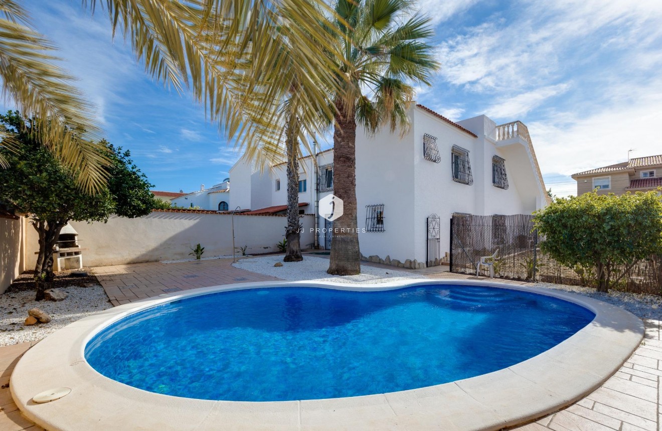 Aus zweiter Hand - Villa -
Torrevieja - La Siesta - El Salado - Torreta