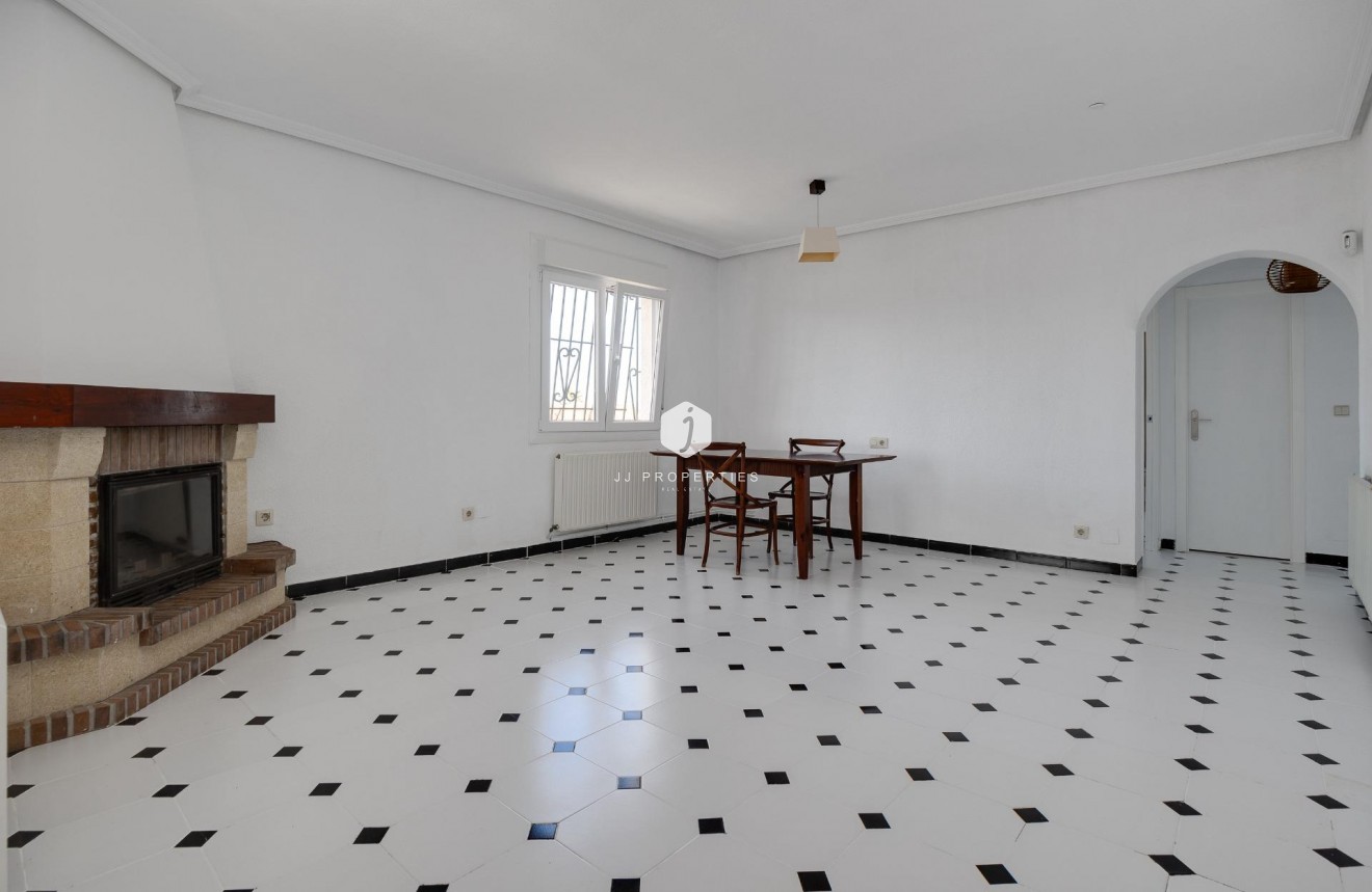 Aus zweiter Hand - Villa -
Torrevieja - La Siesta - El Salado - Torreta