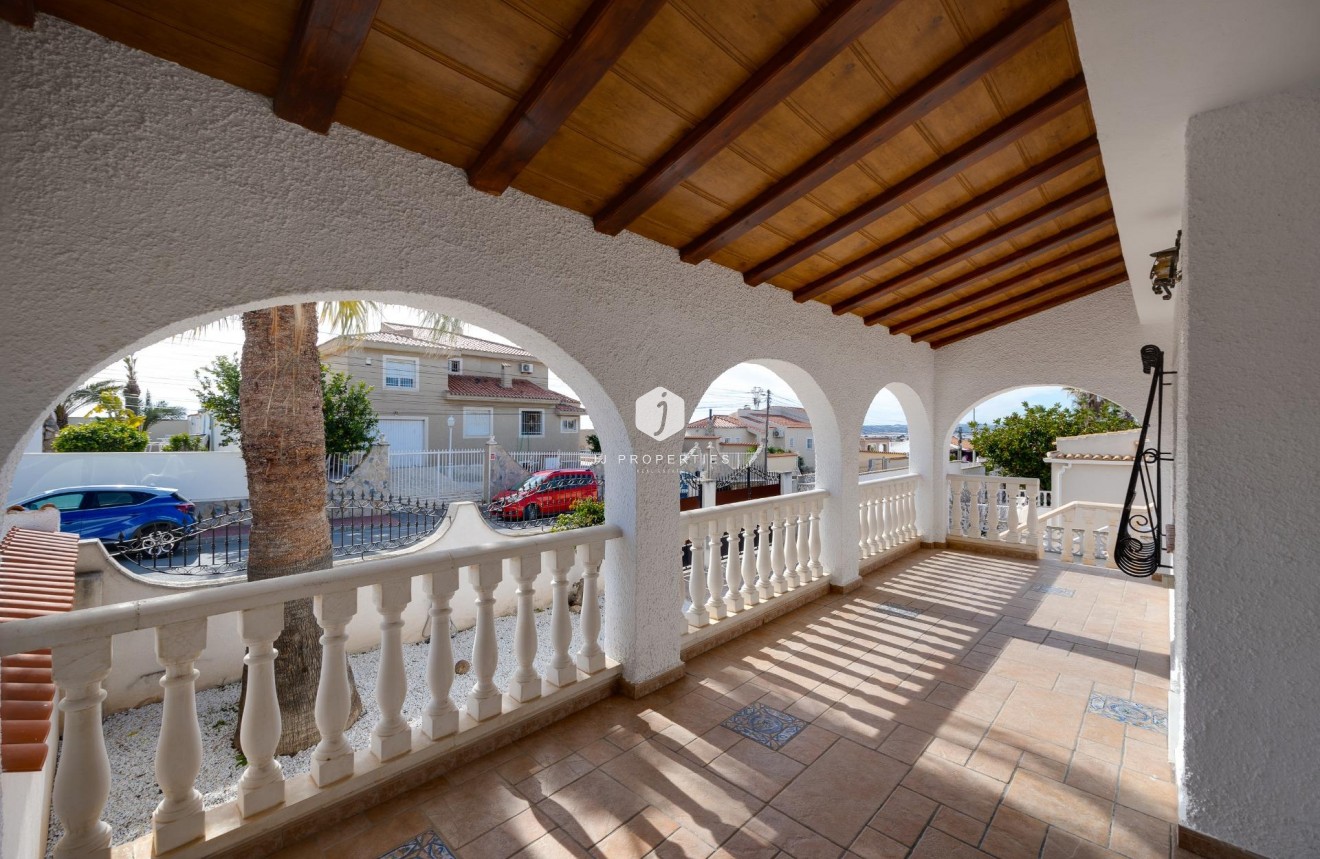 Aus zweiter Hand - Villa -
Torrevieja - La Siesta - El Salado - Torreta