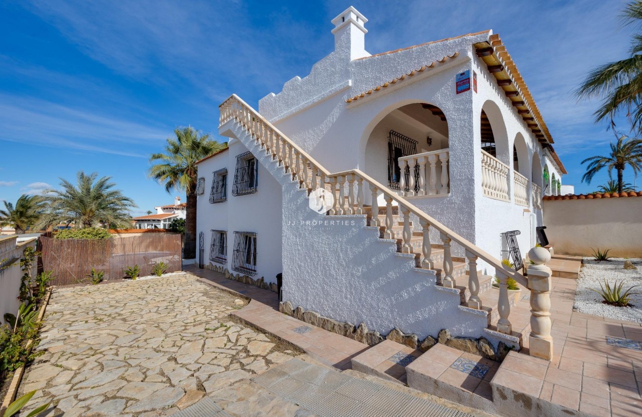 Aus zweiter Hand - Villa -
Torrevieja - La Siesta - El Salado - Torreta