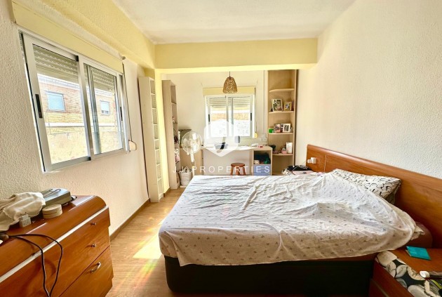 Aus zweiter Hand - Wohnung -
Torrevieja - Estacion de autobuses