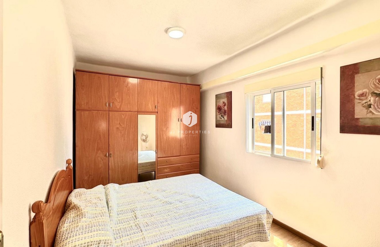 Aus zweiter Hand - Wohnung -
Torrevieja - Estacion de autobuses