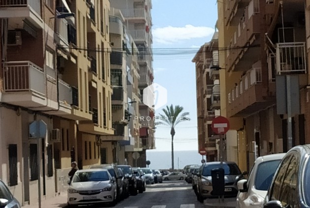 Z drugiej ręki - Mieszkanie w bloku -
Torrevieja - CENTRE PLAYA DEL CURA LAS PISCINAS