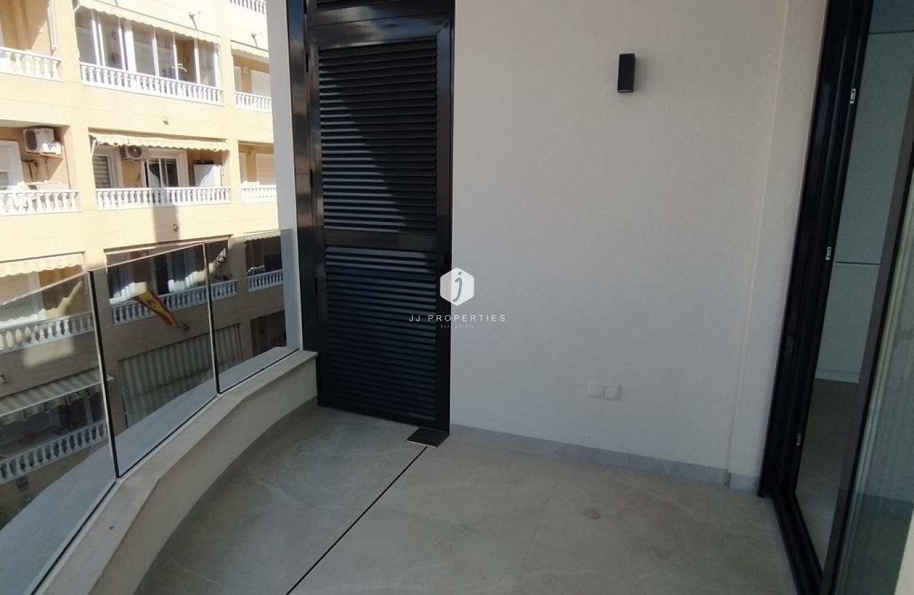 Z drugiej ręki - Mieszkanie w bloku -
Torrevieja - CENTRE PLAYA DEL CURA LAS PISCINAS