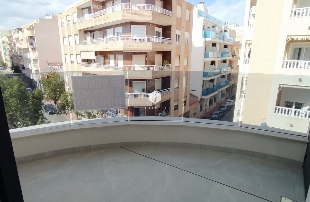Z drugiej ręki - Mieszkanie w bloku -
Torrevieja - CENTRE PLAYA DEL CURA LAS PISCINAS