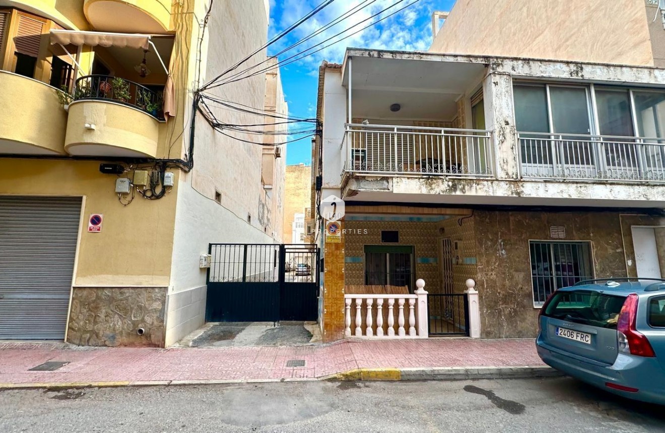 Z drugiej ręki - Szalet -
Torrevieja - Playa del Cura
