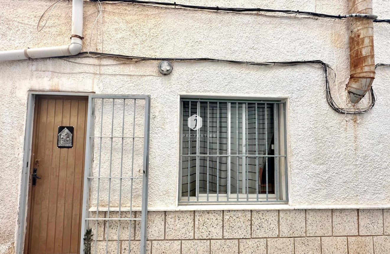 Z drugiej ręki - Szalet -
Torrevieja - Playa del Cura