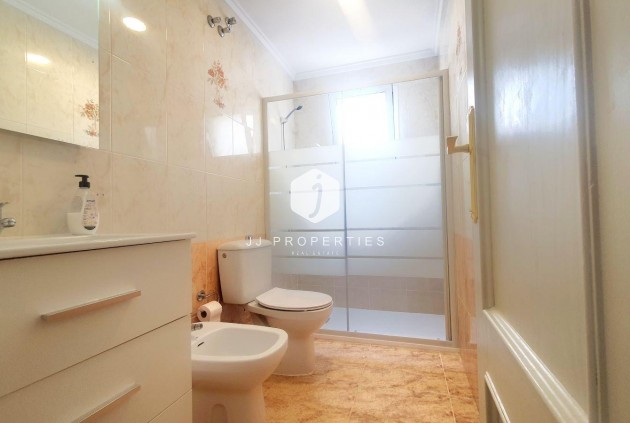 Aus zweiter Hand - Penthouse -
Torrevieja - Estacion de autobuses