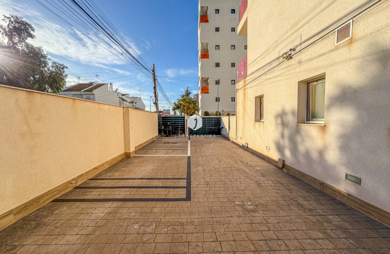 Resale - Apartment / flat -
Torrevieja - Costa Blanca
