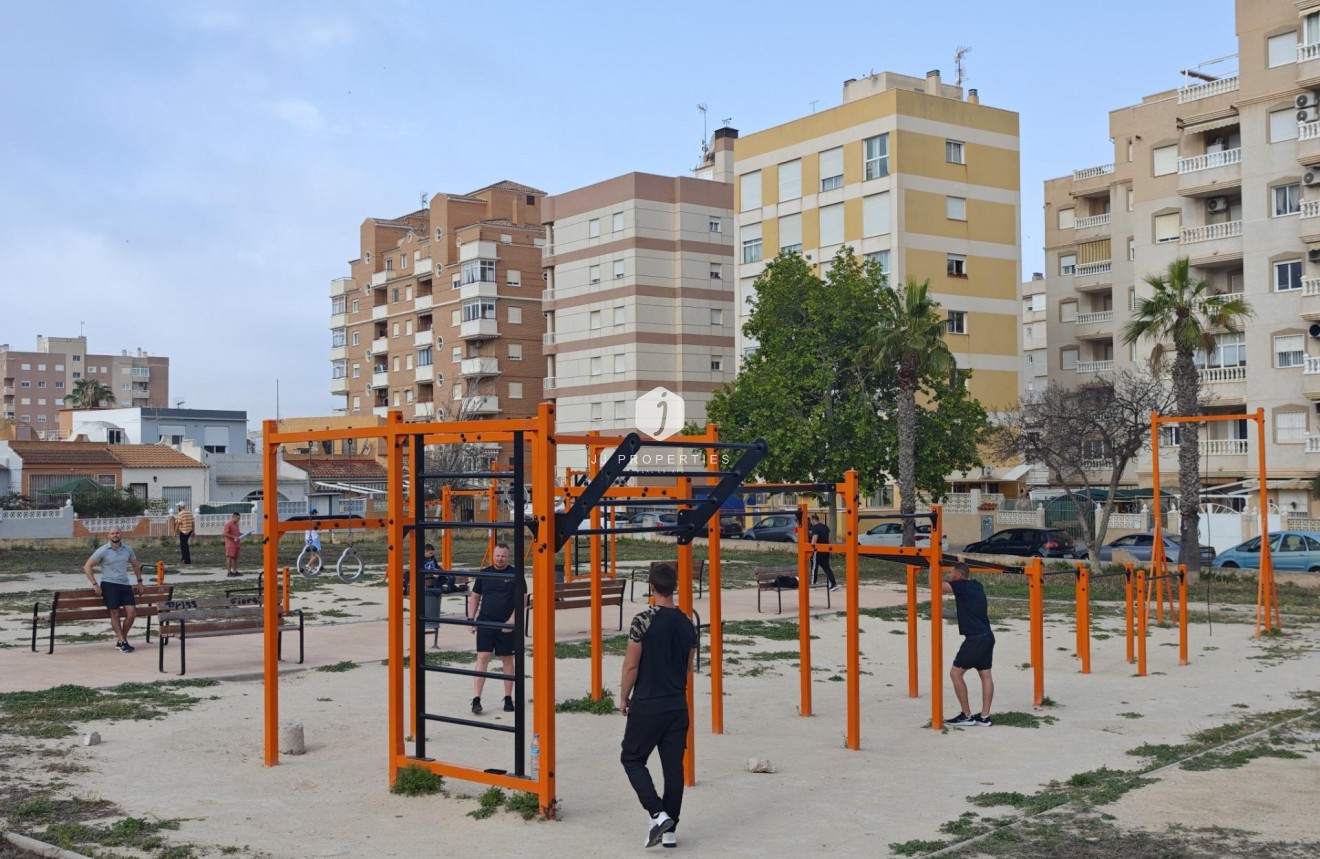 Aus zweiter Hand - Bungalow -
Torrevieja - Playa del Cura